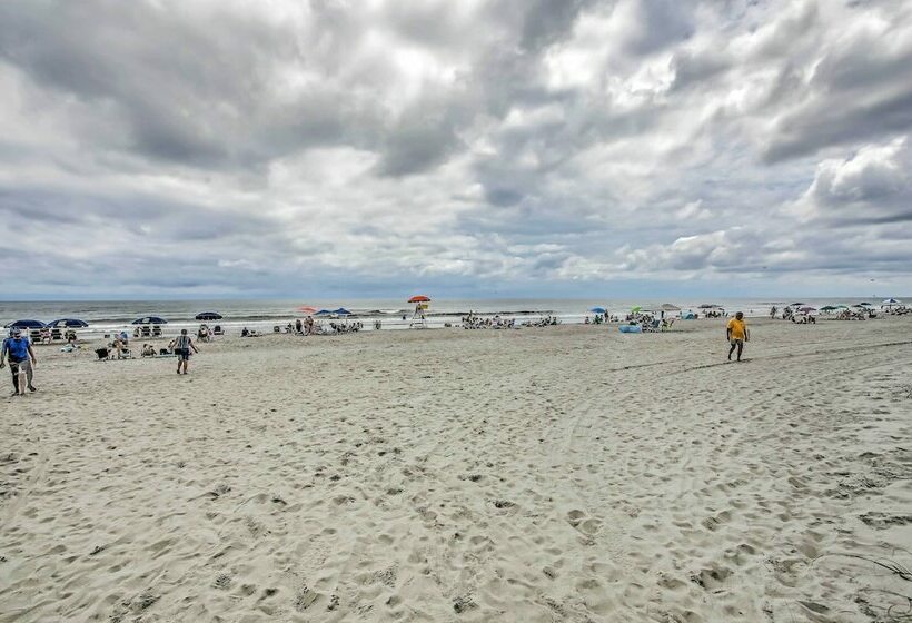 4 Mi To Barefoot Landing: North Myrtle Beach Home