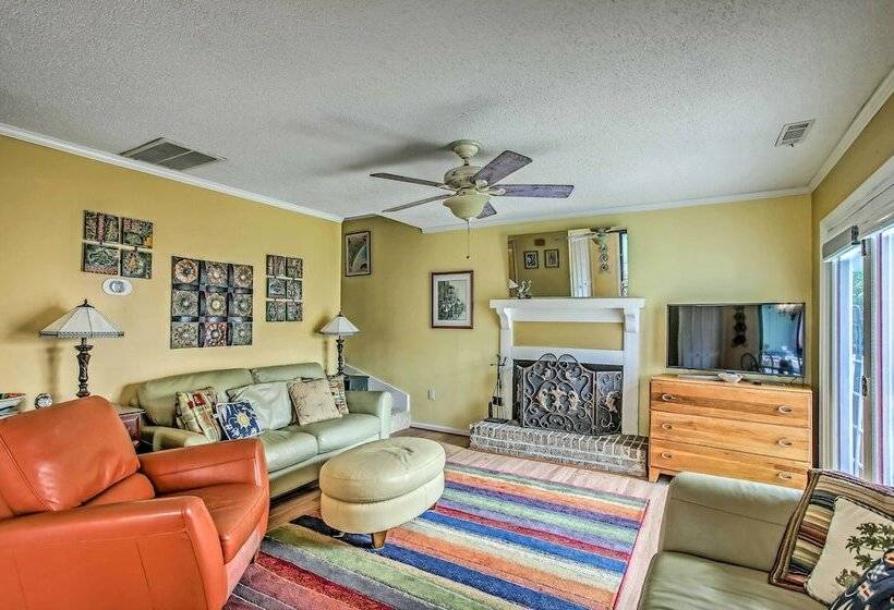 4 Mi To Barefoot Landing: North Myrtle Beach Home