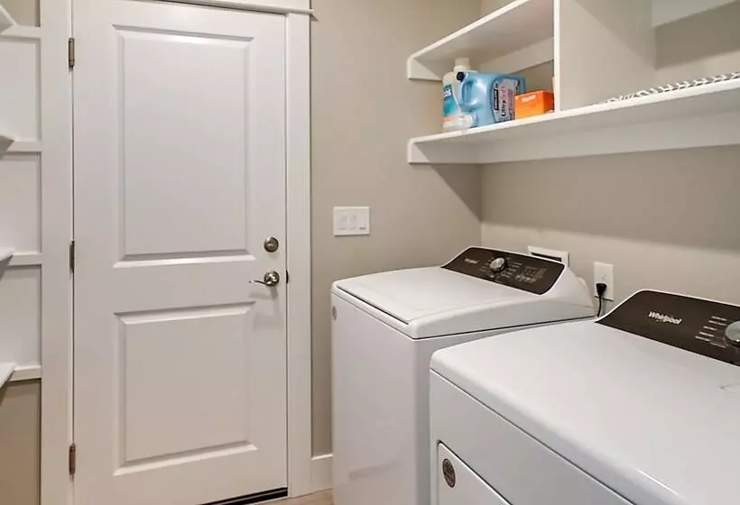 Ocean Shores Home W/ Game Room   Walk To Beaches!