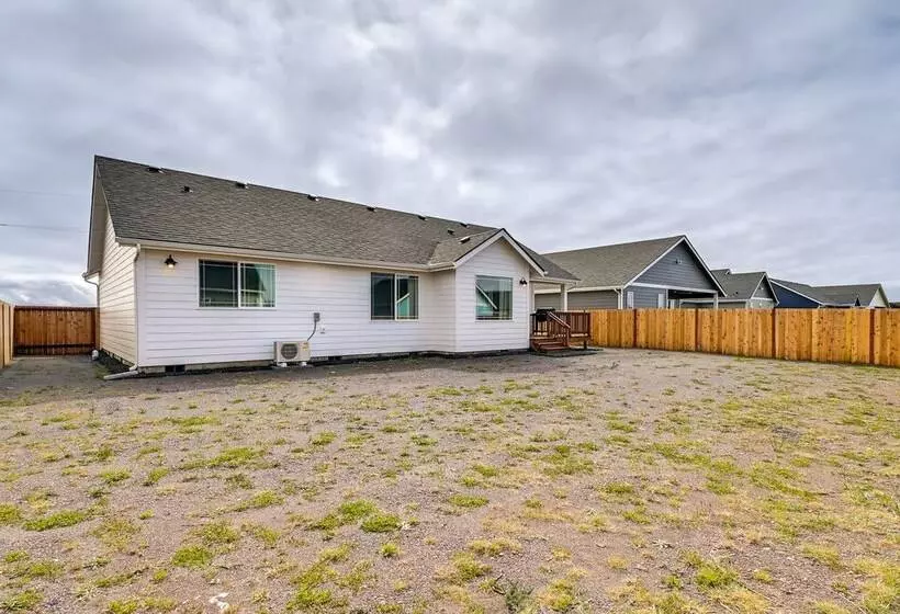 Ocean Shores Home W/ Game Room   Walk To Beaches!