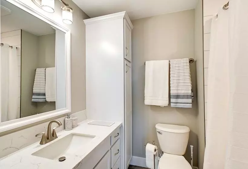 Ocean Shores Home W/ Game Room   Walk To Beaches!