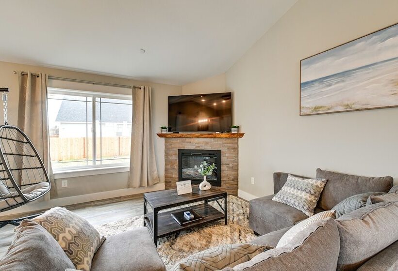 Ocean Shores Home W/ Game Room   Walk To Beaches!