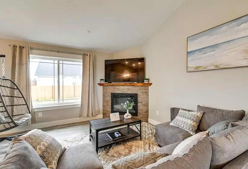 Ocean Shores Home W/ Game Room   Walk To Beaches!