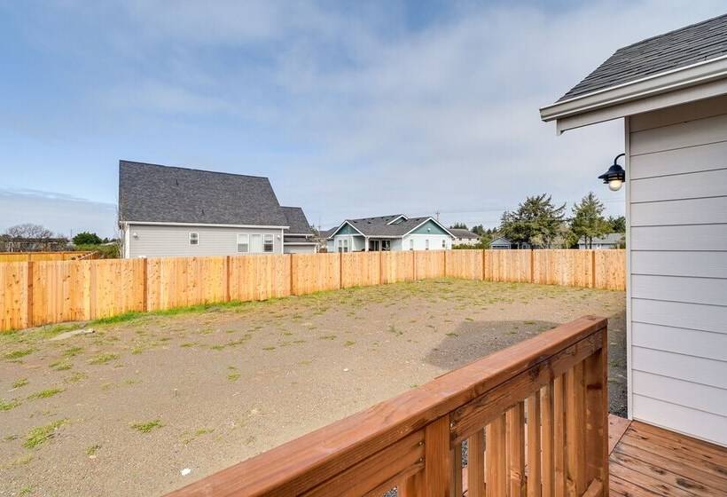 Ocean Shores Home W/ Game Room   Walk To Beaches!