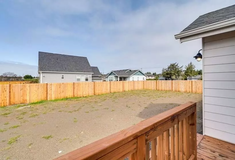 Ocean Shores Home W/ Game Room   Walk To Beaches!
