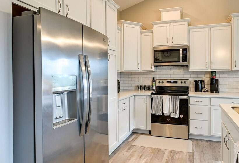 Ocean Shores Home W/ Game Room   Walk To Beaches!