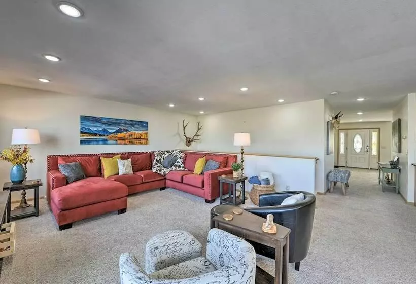 Outdoor Enthusiasts  Retreat W/ Hot Tub, Deck