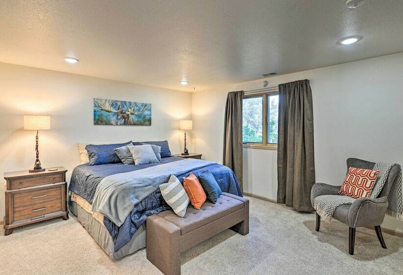 Outdoor Enthusiasts Retreat W/ Hot Tub, Deck