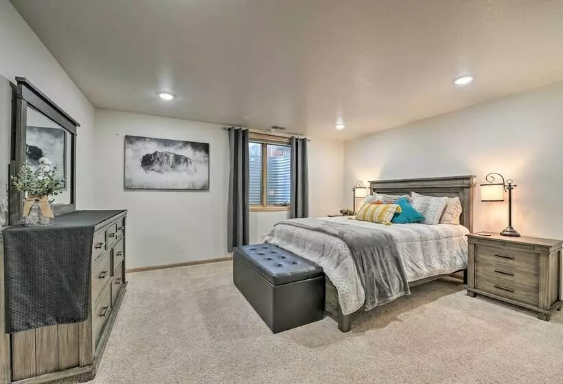 Outdoor Enthusiasts  Retreat W/ Hot Tub, Deck