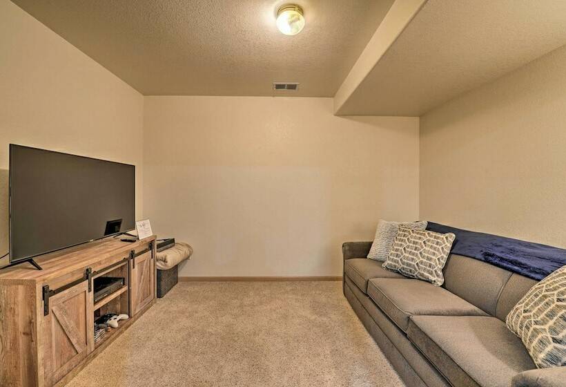 Outdoor Enthusiasts Retreat W/ Hot Tub, Deck