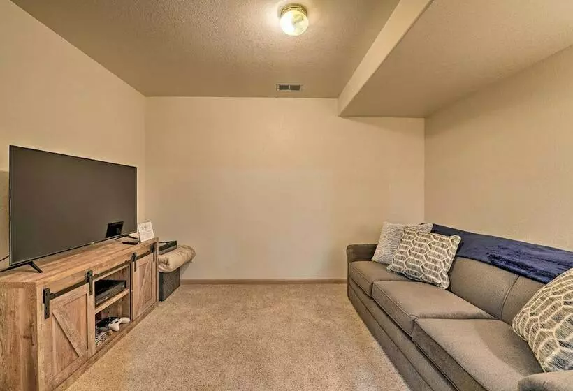 Outdoor Enthusiasts  Retreat W/ Hot Tub, Deck