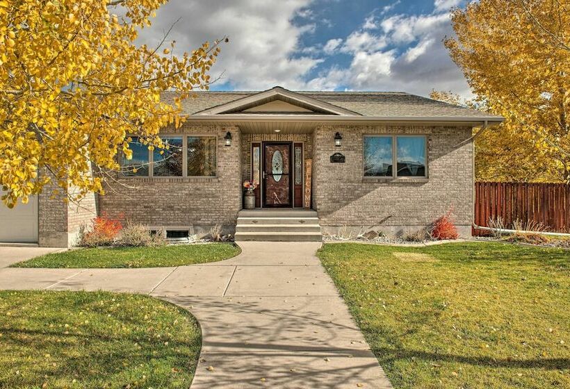 Outdoor Enthusiasts Retreat W/ Hot Tub, Deck