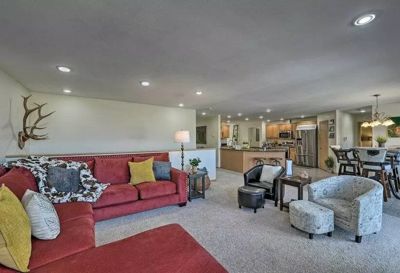 Outdoor Enthusiasts  Retreat W/ Hot Tub, Deck