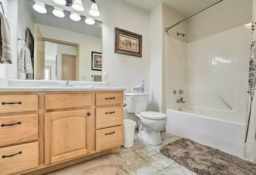 Outdoor Enthusiasts  Retreat W/ Hot Tub, Deck