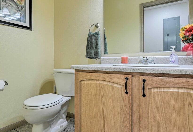 Outdoor Enthusiasts Retreat W/ Hot Tub, Deck