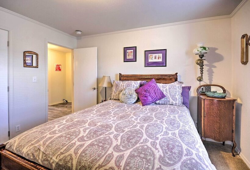 Peaceful Portales Escape W/ Patio & Grill!