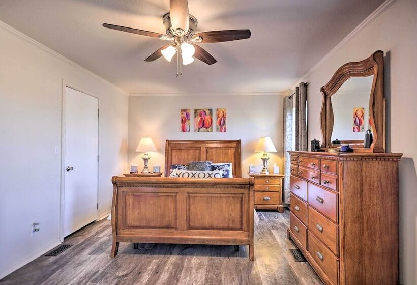 Peaceful Portales Escape W/ Patio & Grill!
