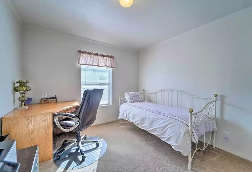 Peaceful Portales Escape W/ Patio & Grill!