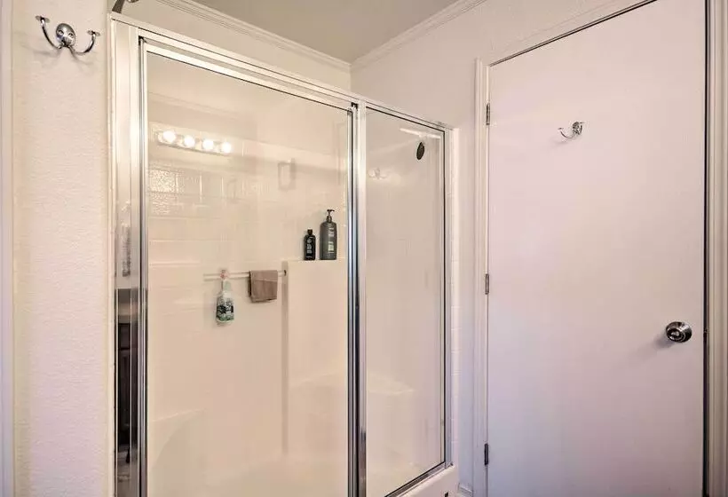 Peaceful Portales Escape W/ Patio & Grill!