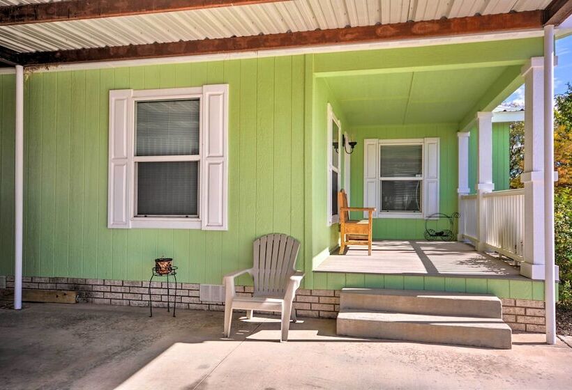 Peaceful Portales Escape W/ Patio & Grill!