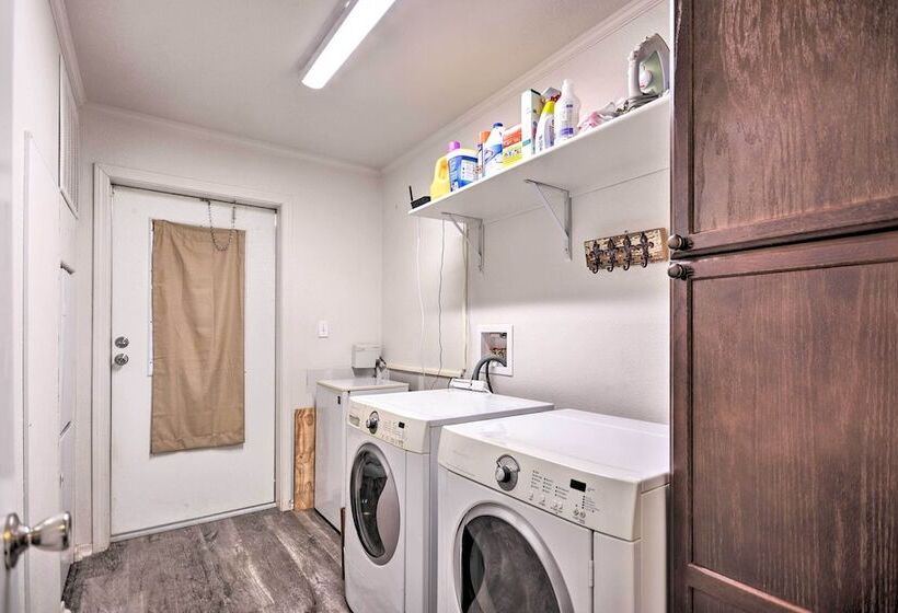 Peaceful Portales Escape W/ Patio & Grill!