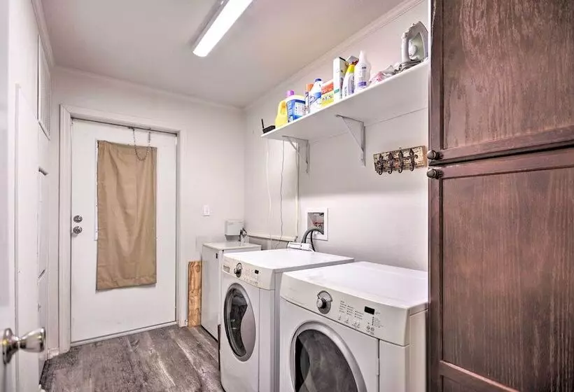 Peaceful Portales Escape W/ Patio & Grill!