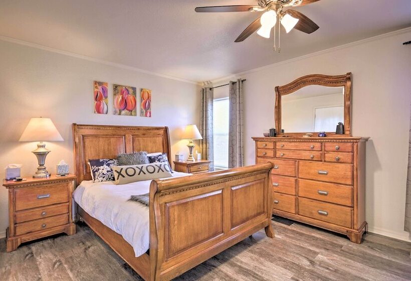 Peaceful Portales Escape W/ Patio & Grill!