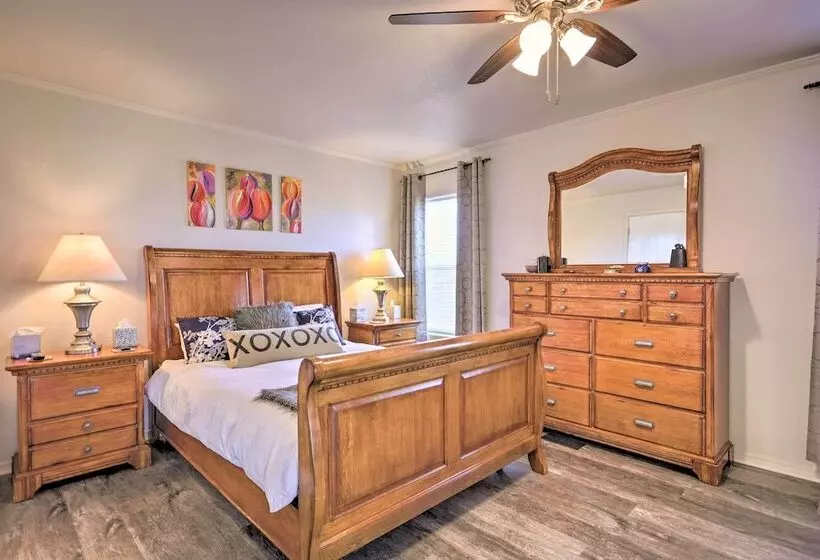 Peaceful Portales Escape W/ Patio & Grill!