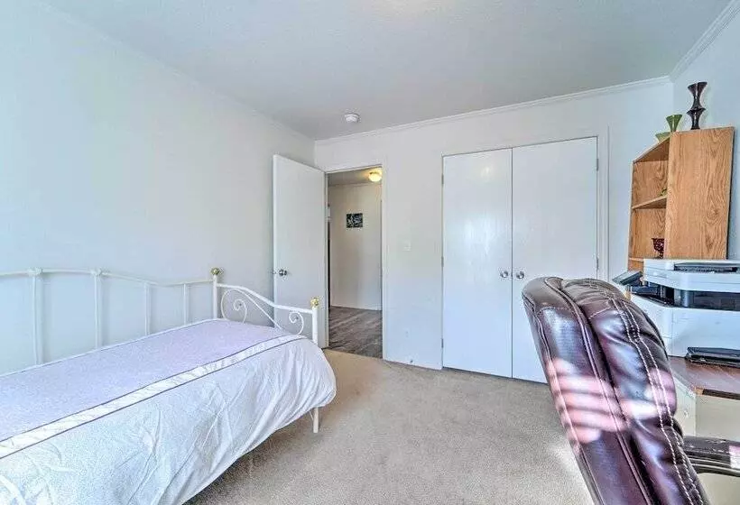 Peaceful Portales Escape W/ Patio & Grill!