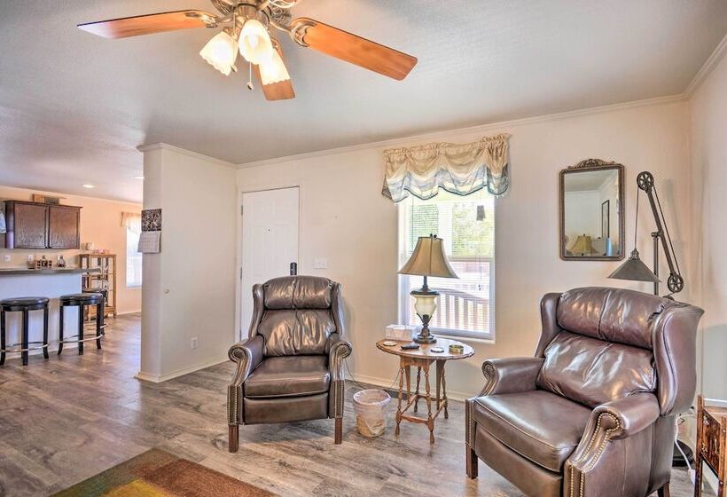 Peaceful Portales Escape W/ Patio & Grill!