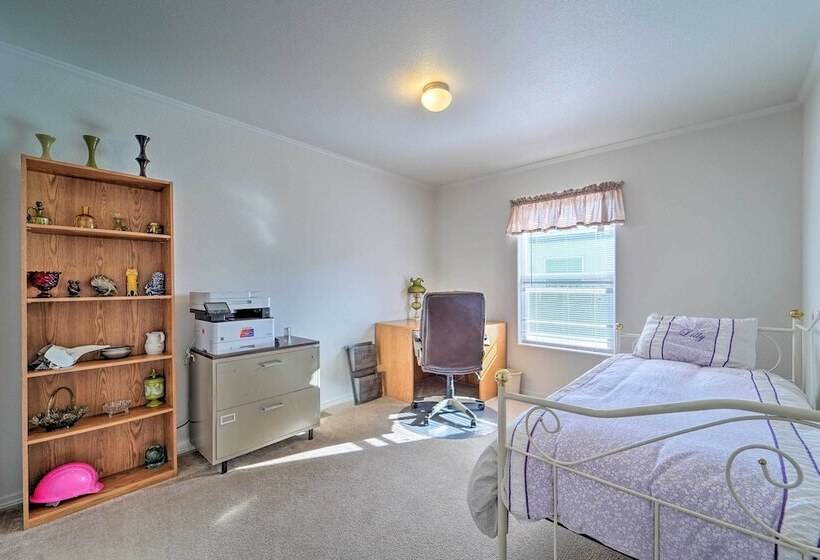 Peaceful Portales Escape W/ Patio & Grill!