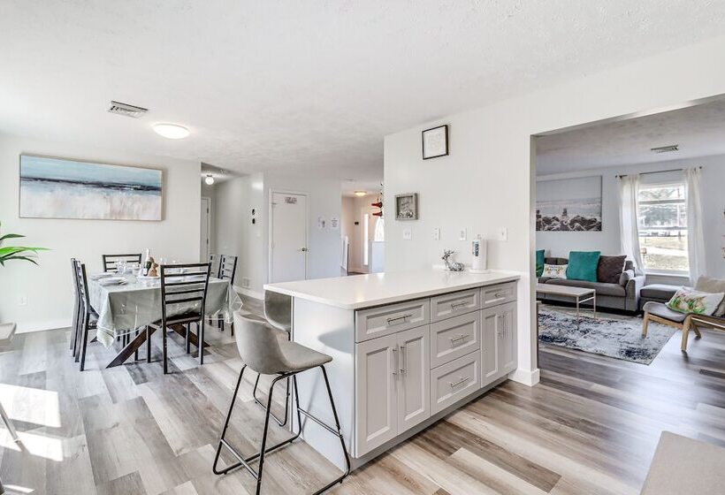 Hot Tub, Game Room: Peaceful Poconos Home!