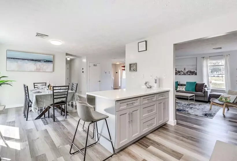 Hot Tub, Game Room: Peaceful Poconos Home!