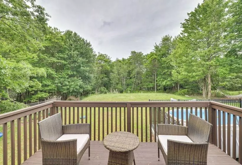 Hot Tub, Game Room: Peaceful Poconos Home!