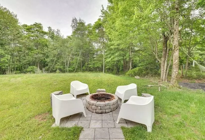 Hot Tub, Game Room: Peaceful Poconos Home!