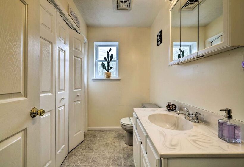 Hot Tub, Game Room: Peaceful Poconos Home!