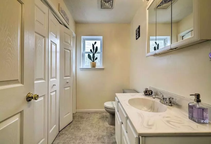 Hot Tub, Game Room: Peaceful Poconos Home!