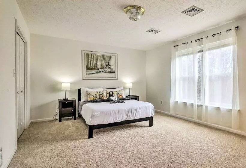 Hot Tub, Game Room: Peaceful Poconos Home!