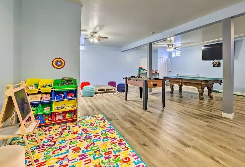 Hot Tub, Game Room: Peaceful Poconos Home!