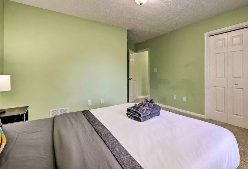 Hot Tub, Game Room: Peaceful Poconos Home!