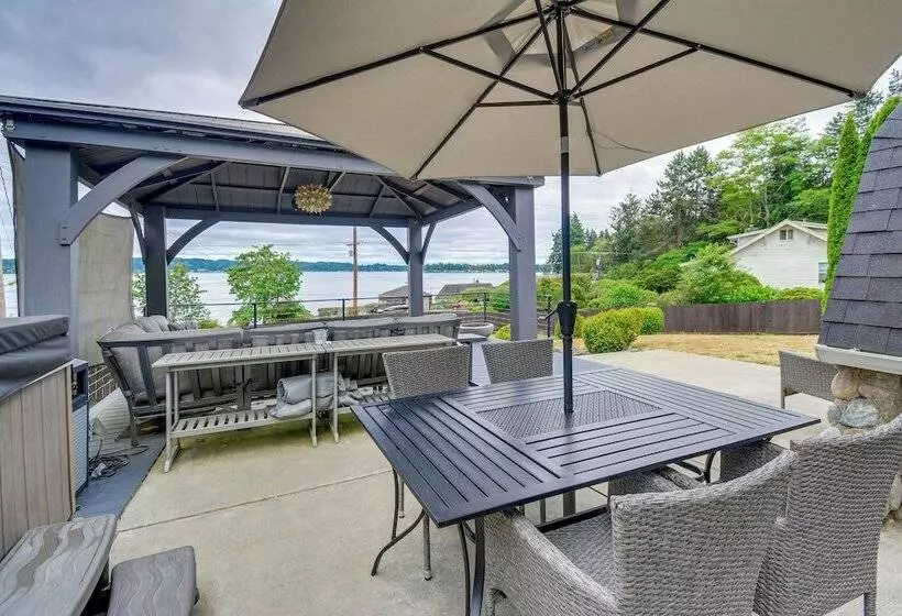Puget Sound Cabin With Hot Tub And Water Views!