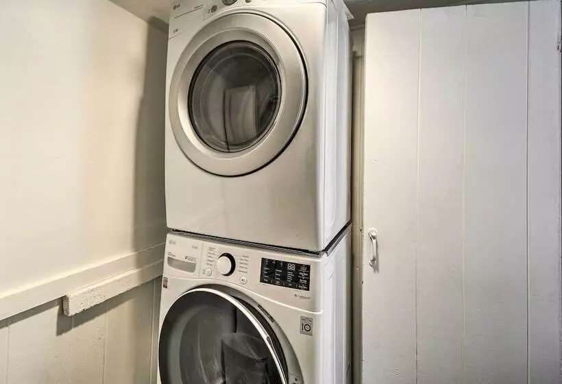 Puget Sound Cabin With Hot Tub And Water Views!