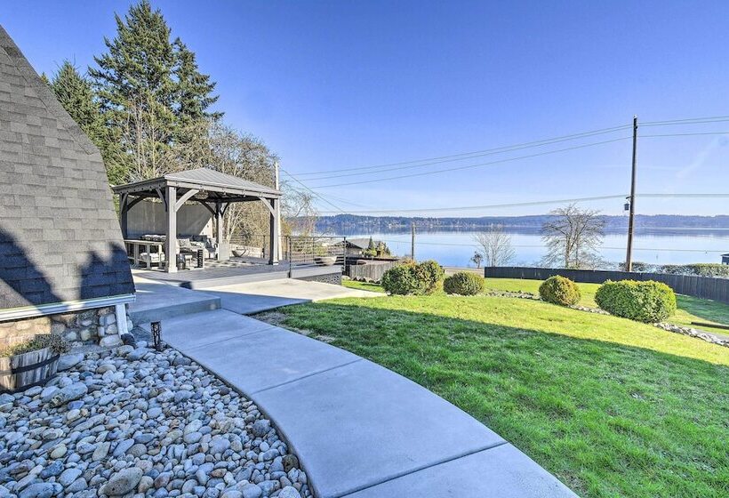 Puget Sound Cabin With Hot Tub And Water Views!