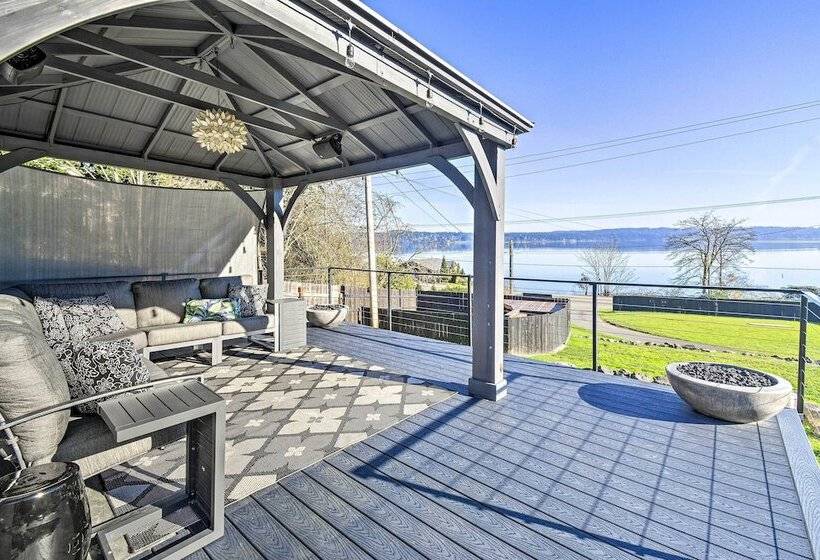 Puget Sound Cabin With Hot Tub And Water Views!