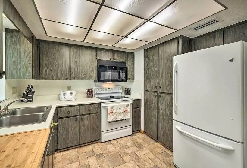 Punta Gorda Home With Backyard ~ 1 Mile To Dtwn!