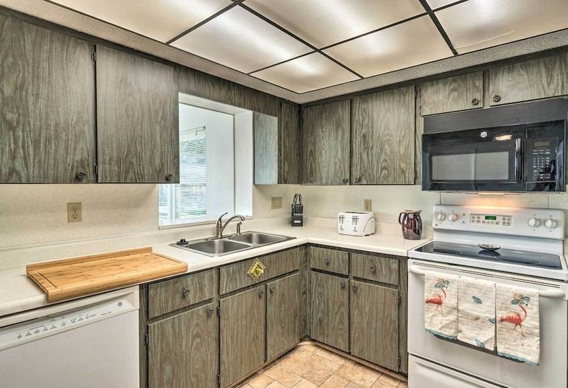 Punta Gorda Home With Backyard ~ 1 Mile To Dtwn!