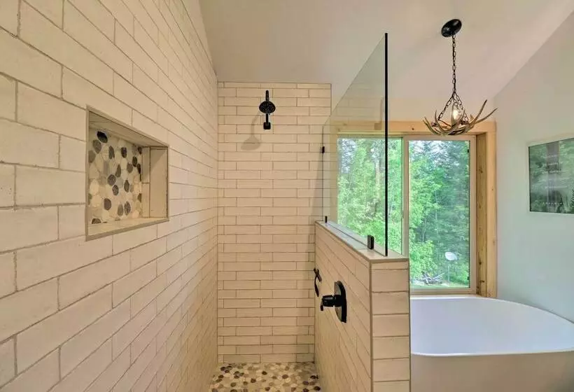 Quiet + Elegant Whitefish Home W/ Hot Tub