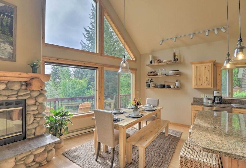 Quiet + Elegant Whitefish Home W/ Hot Tub