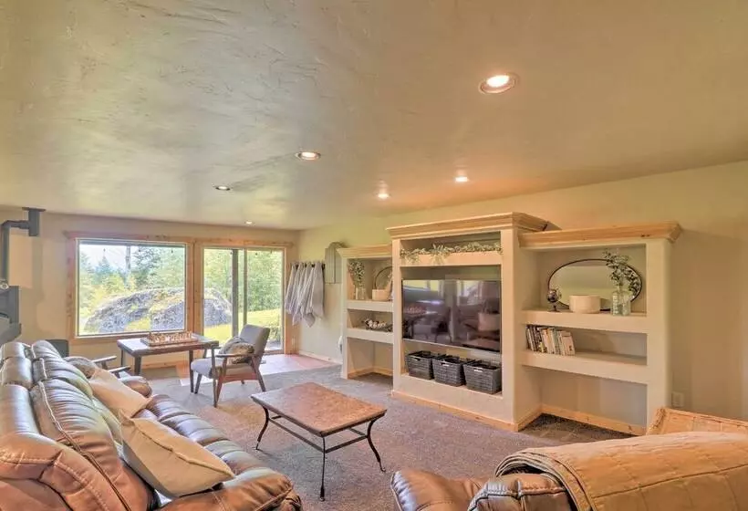 Quiet + Elegant Whitefish Home W/ Hot Tub