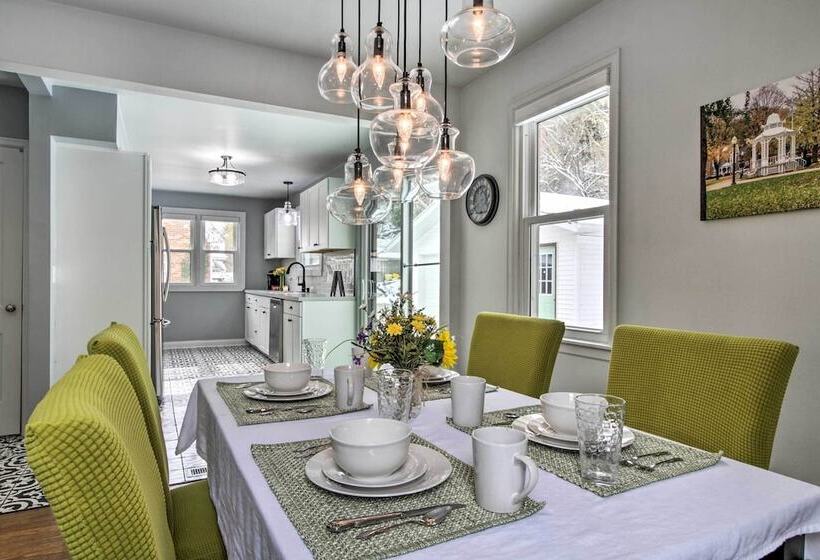 Renovated Historic Home < 1 Mile To Eagle Point!